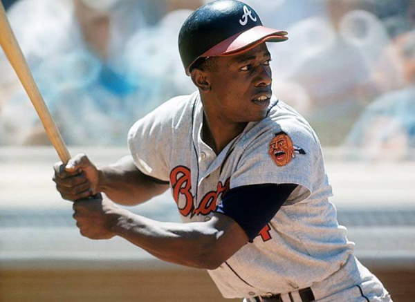 Hank Aaron đã chơi cho đội Milwaukee/Atlanta Braves