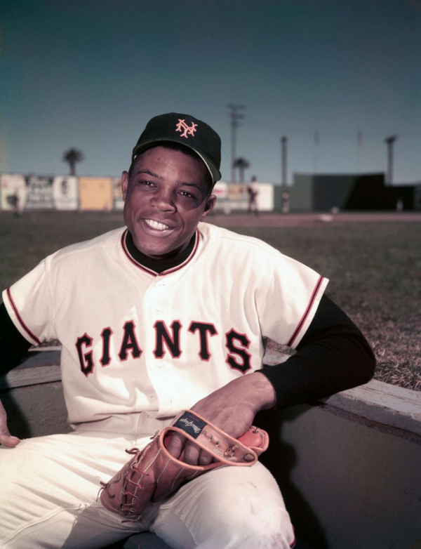 Willie Mays là một trong những cầu thủ bóng ngoài hàng đầu của đội New York/San Francisco Giants