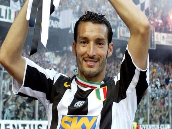 Gianluca Zambrotta à một trong những hậu vệ cánh có thể chơi được ở nhiều vị trí