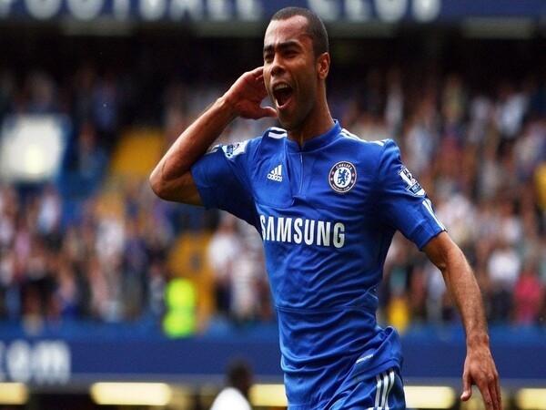 Ashley Cole được đánh giá là một trong các hậu vệ trái hay nhất