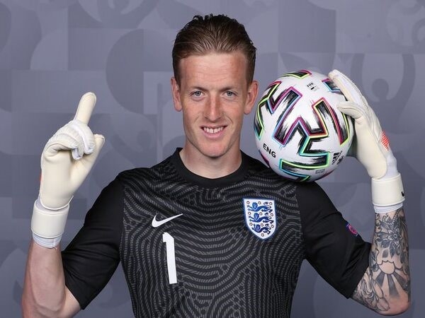 Jordan Pickford sở hữu khả năng chơi chân và những pha phát bóng chuẩn xác