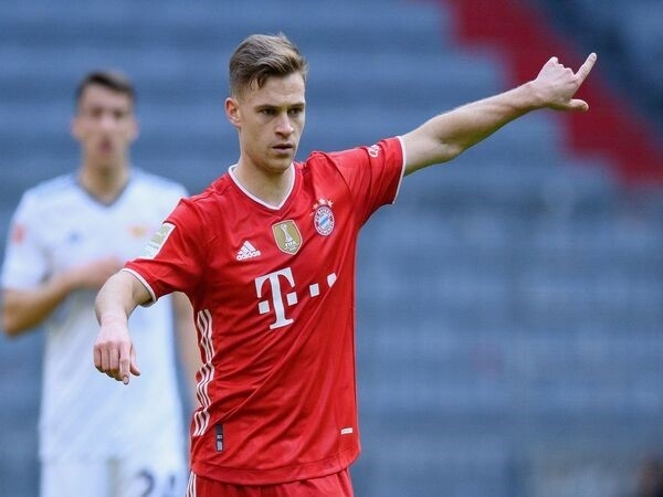 Kimmich cũng là một cầu thủ đa năng có thể thi đấu ở tiền vệ lẫn hậu vệ