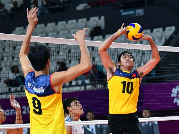 Đối chuyền (Opposite Hitter/Right Side Hitter)