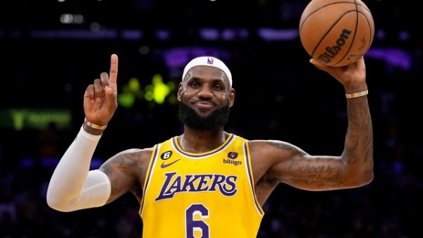 Cầu thủ bóng rổ LeBron James