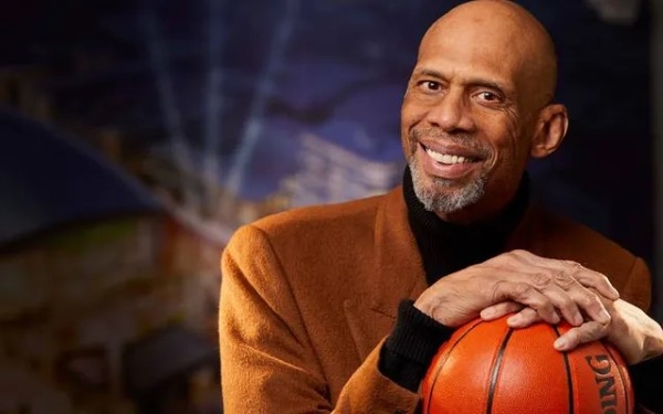 Cầu thủ bóng rổ Kareem Abdul-Jabbar