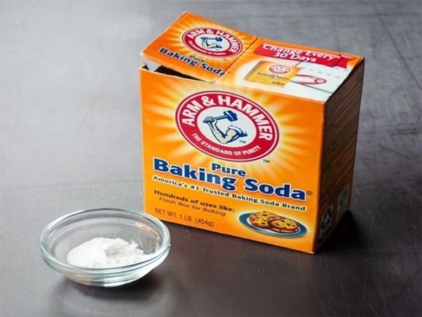 Dùng baking soda xử lý mùi hôi của giày