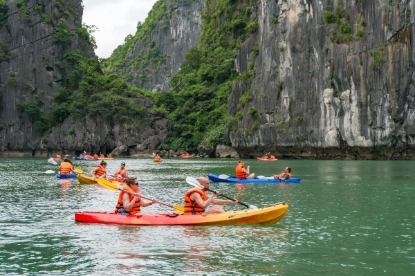 Chèo thuyền Kayak là một trong các môn thể thao dưới nước nhẹ nhàng