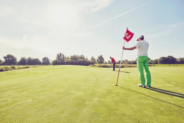 Quản lý và xử lý pin cờ golf một cách chuyên nghiệp