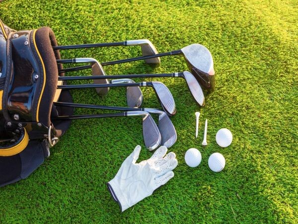 Chi phí cho dụng cụ, trang phục và phụ kiện chơi golf