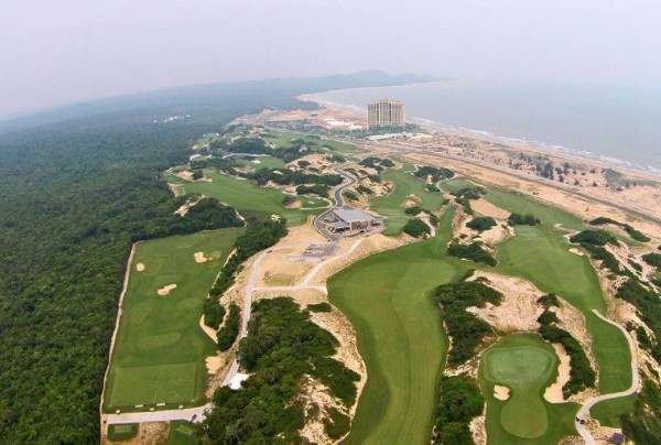 Sân golf The Bluffs Hồ Tràm Strip ở Vũng Tàu