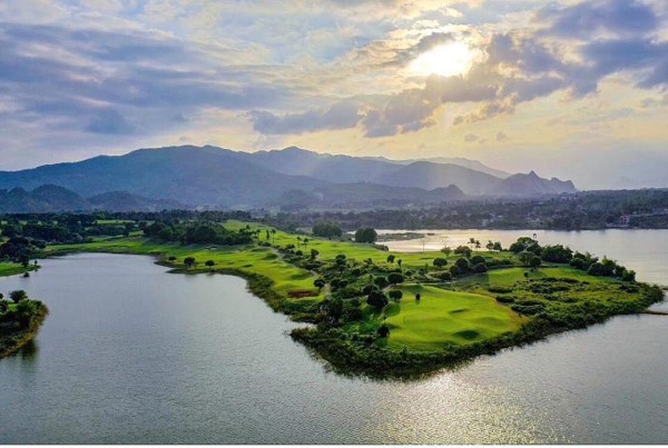 Sân golf Sky Lake Golf Resort