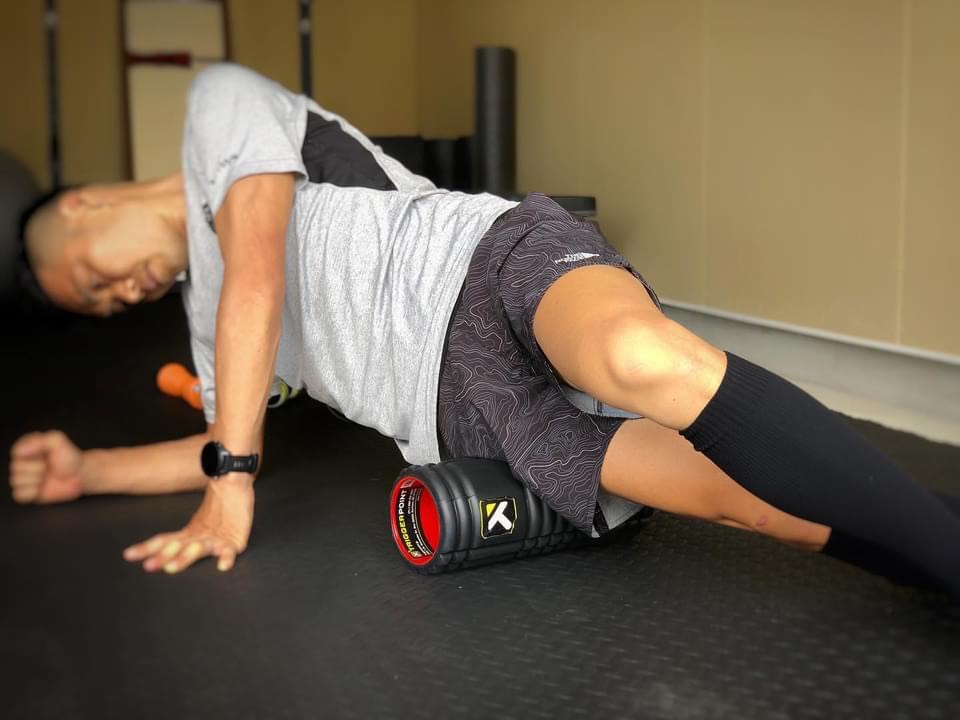 Lăn bắp chân với foam roller