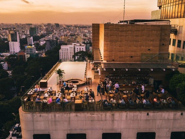 Hồ bơi Social Pool Rooftop Bar