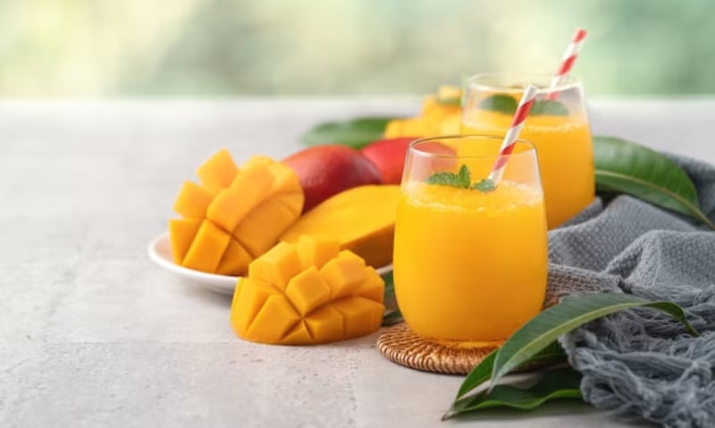 Mẹo làm sinh tố xoài ít calo ngon miệng hơn