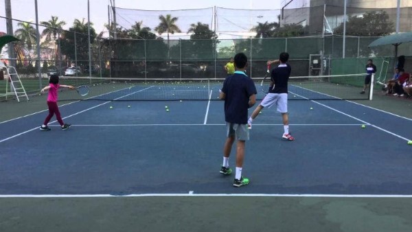 Quận 2 có nhiều CLB và trung tâm tennis với các khóa học chất lượng