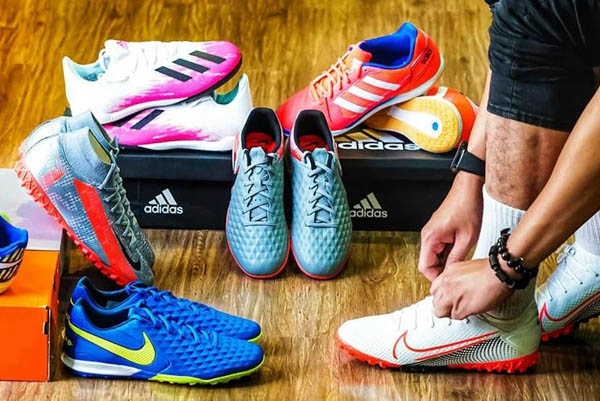 Các lưu ý khi mua giày đá bóng dựa trên loại đế