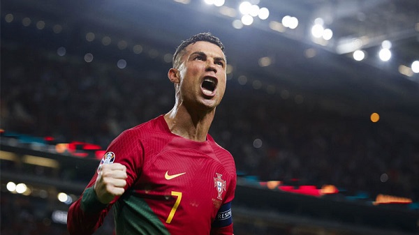 Cristiano Ronaldo - Biểu tượng bóng đá hiện đại